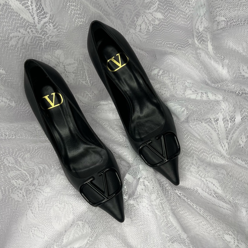 Valentino Used Vlogo Black Leather Pumps w/ Pointed Toe size 37